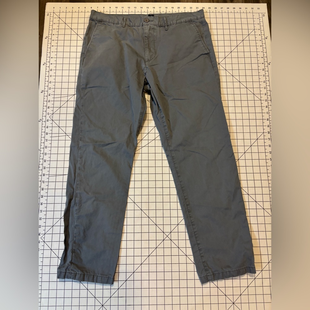 Lucky Brand Men’s Size 36/30 Grey 221 Straight‎ Chino Pants